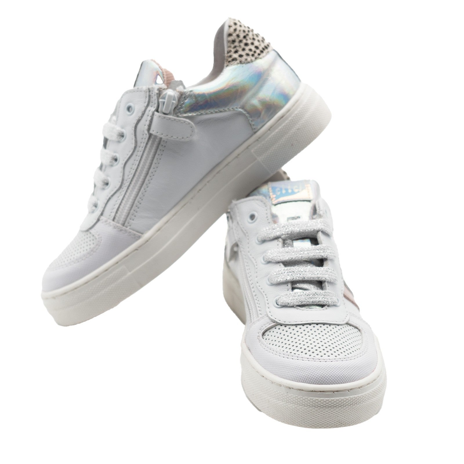 Clic weißer Sneaker mit Streifen